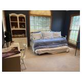 Daybed with trundle. All mattresses & bedding included 