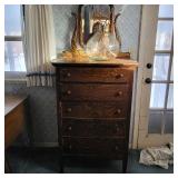 Antique dresser with mirror from Northern Furniture Company, dating to the 1910s–1920s, features qua