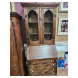 ANTIQUES & COLLECTIBLES AUCTION