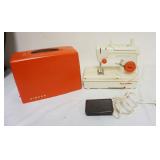 1123	SINGER *JUNIOR MISS* SEWING MACHINE
