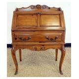 1201	ETHAN ALLEN SLANT FRONT PINE DESK WITH DRAWER AND KEY. APPROXIMATELY 32 IN X 17 IN X 44 IN H