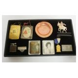 1159C	GROUP OF ASSORTED SMALLS INCLUDING GILT METAL LADYS CHANGE PURSE, ASSORTED WORLDS FAIR, JFK CO