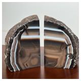 PAIR OF POLISHED BROWN AND WHITE BANDED AGATE BOOKENDS