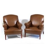 PAIR OF CONTEMPORARY BROWN LEATHER CLUB CHAIRS | Pair of club-style armchairs upholstered in brown l