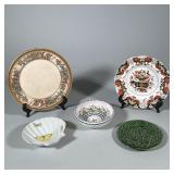 (5pc) DECORATIVE CERAMIC AND PORCELAIN PLATES AND BOWLS | A collection of five ceramic pieces includ
