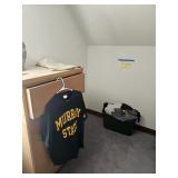 Dresser, Clothing