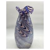 A Murano art glass vase made in mid-20th century measuring approximately 8.5 inches in height, featu