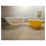 Pyrex mixing bowls including a white Cinderella style bowl with mustard and brown Snowflake Garland 