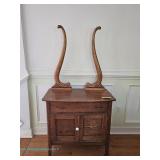 Arts and Crafts oak washstand circa 1900 with Art Nouveau-style curved mirror supports, a dovetailed