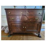 American quarter-sawn oak sideboard produced in Grand Rapids between 1899 and 1913 with the GRM asso
