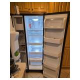 GE Refrigerator (Very Clean) 33 Inch Freestanding Side by Side Refrigerator 23.2 Cu. Ft. 