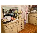 Vintage Bedroom Furniture