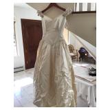 Elegant Vtg. Bridal gown
