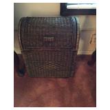 Wicker hamper 