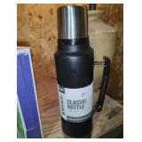 Stanley Classic Legendary Bottle with Collapsible Handle