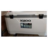 Igloo Wht.Mnscpe Gry.Wht.Blk 100-Quart Insulated Marine Cooler