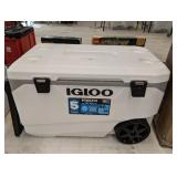 Igloo Latitude 137 Cans 90 Quart Rolling Cooler - White