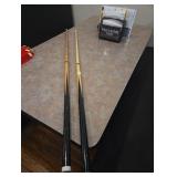 2 pool sticks