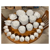 Oneida dish set 