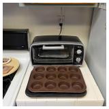 Oster toaster oven, muffin tins