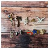 Jewelry and vintage jewelry / Brooches and pins