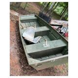 Alumacraft Jon Boat - No Leaks w/ Two Chairs 