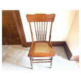 Antique Tilt-Top Pedestal Table