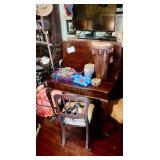 Table with leaf and 4 chairs