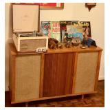 Stereo console cabinet