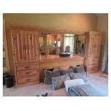 King Bedroom Storage Suite with Mirror / Dresser