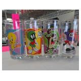 Lot of 4 Looney Tunes Glass Tumblers