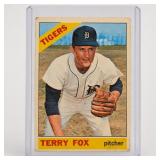 1966 Topps #472 Terry Fox Baseball Card