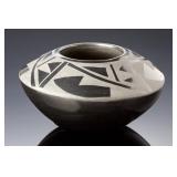 Santanita Suazo Santa Clara Pueblo Blackware Matte & Polished Pottery Pot