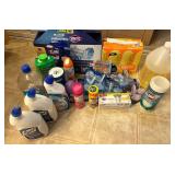 EAT171 - Lot of Cleaning Supplies