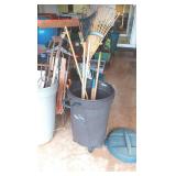 KVS034 Garden Tools & Vinyl Garbage Can