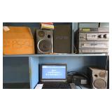 EFF021 - Vintage Dell Laptop, PS2, Radios 