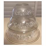 MMC068 Set Of Three Vintage Pyrex Colonial Mist Mixing Bowls