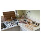 AKC035 - Assorted Kitchen Utensils - Wooden Spoons, Spatulas, Whisks & More