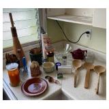 AKC046 Lot of Miscellaneous Kitchen and Household Goods
