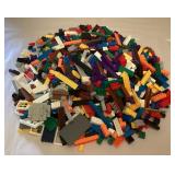 MCJ161 Over 4 Pounds Of Plastic Building Bricks