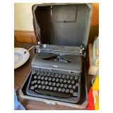 Manual Royal Typewriter