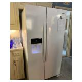 2021 Refrigerator by Whirlpool side by side, great shape Model WRS325SDHW08
