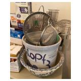 Ceramic popcorn bowls and crockery