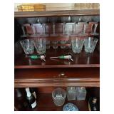Vintage Fitted Portable Cocktail Bar / Dry Bar Cabinet.  Era & Style: Mid-20th Century (c. 1950s–197