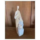 Lladró "Holy Family" (Sagrada Familia), Issue #4584 Sculpted by Fulgencio García, issued in 1969 and