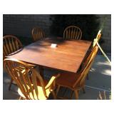 Dining table w/2 drop leafs and 6 chairs $200 Dining table w/2 drop leafs and 6 chairs $200