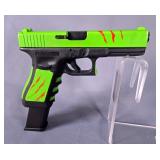 Austria Glock 22 .40 Cal Pistol SN# EZY128US, Extended Mag 