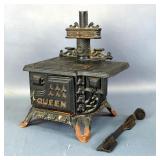 Vintage Cast Iron Queen Miniature Stove, Approx 6' x 5' x 4'