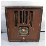 Zenith Farm Radio, Model 4-B-231, 13.5" x 12.5" x 8"