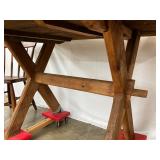 X-shaped trestle base.